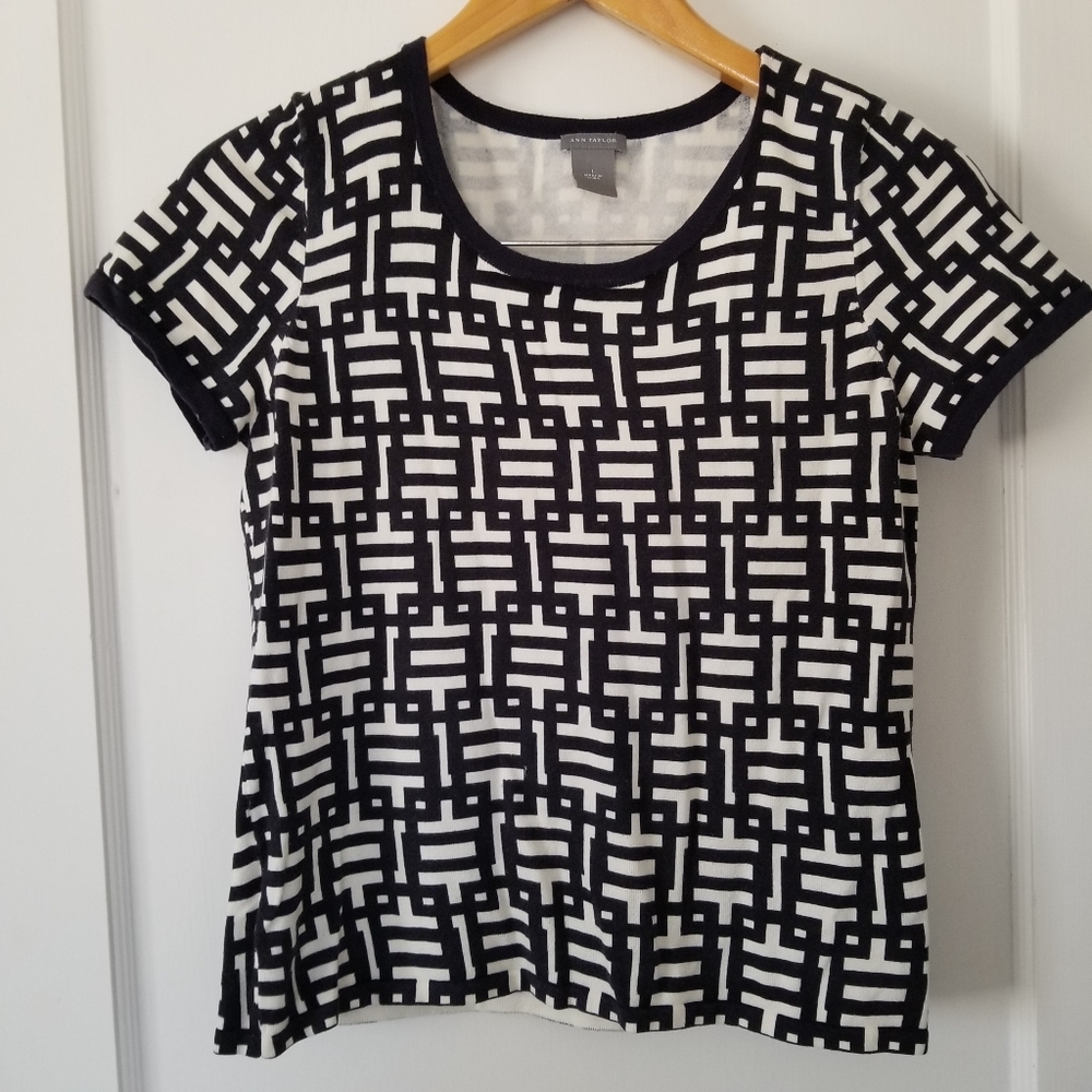 Ann Taylor black and white geometric knit top